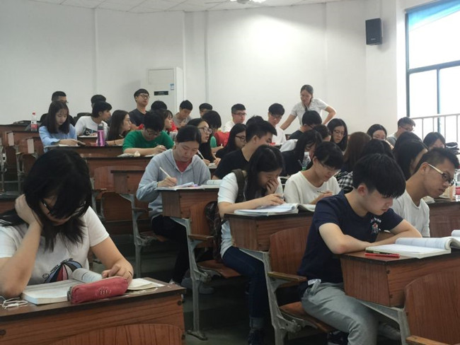 上下一心为学生 齐抓共管创品牌