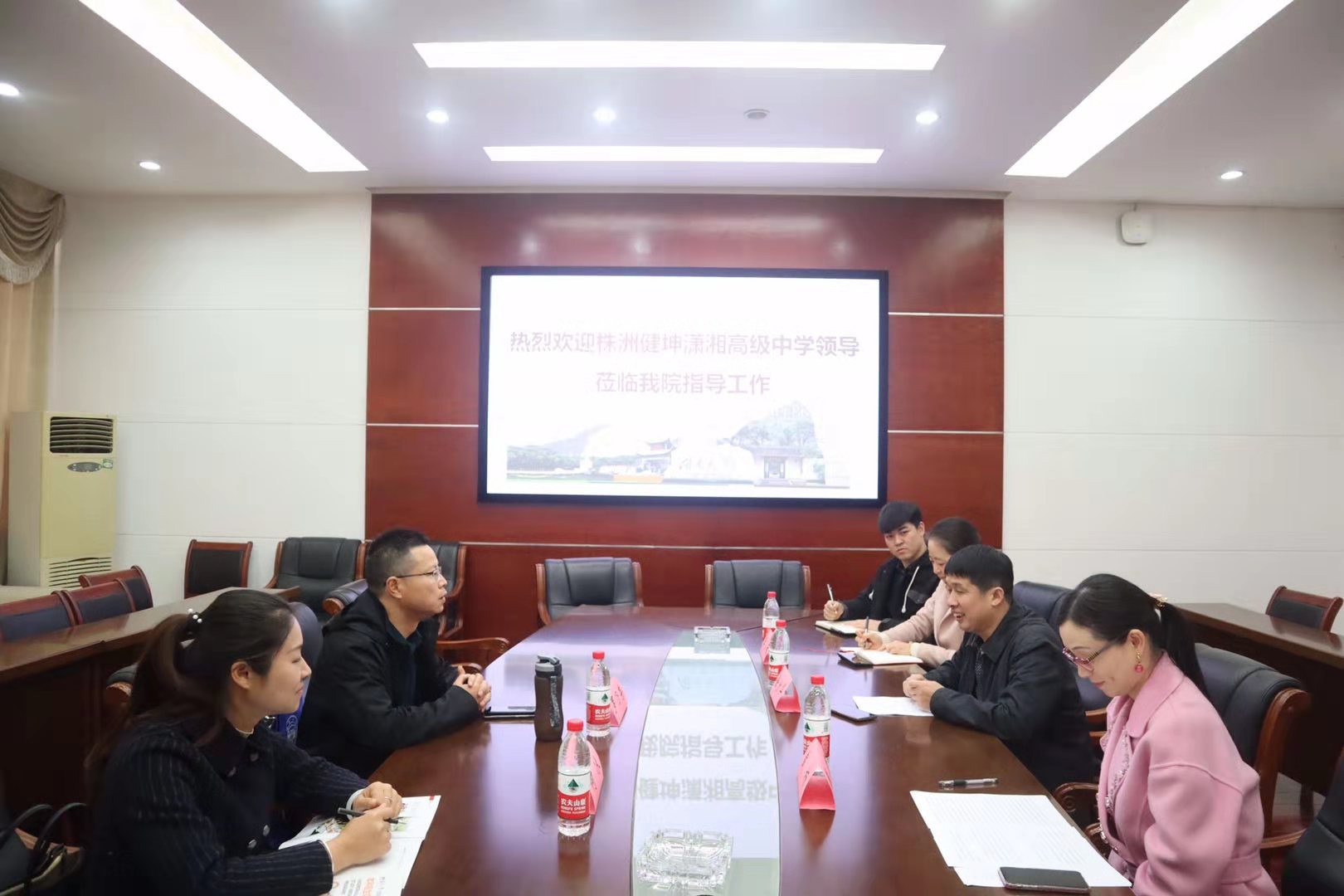 株洲健坤潇湘高级中学来访我院