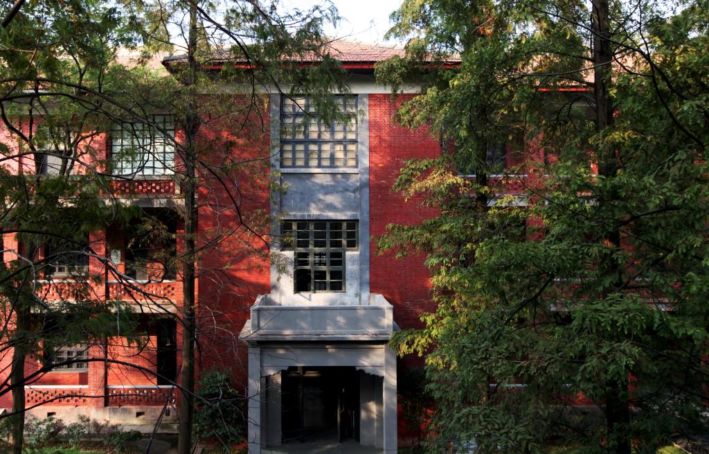 如何选择合适的学分豁免留学项目，湖大留学专家为您支招