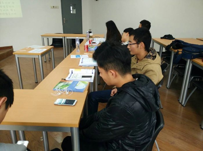 创建出国留学教育品牌 开展丰富多彩学生活动