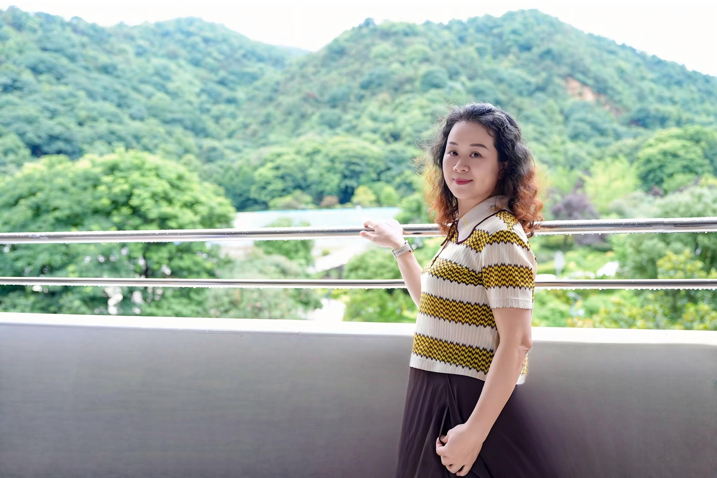 【出国留学】优秀教师风采｜曾洁纯：三尺讲台与万里山海